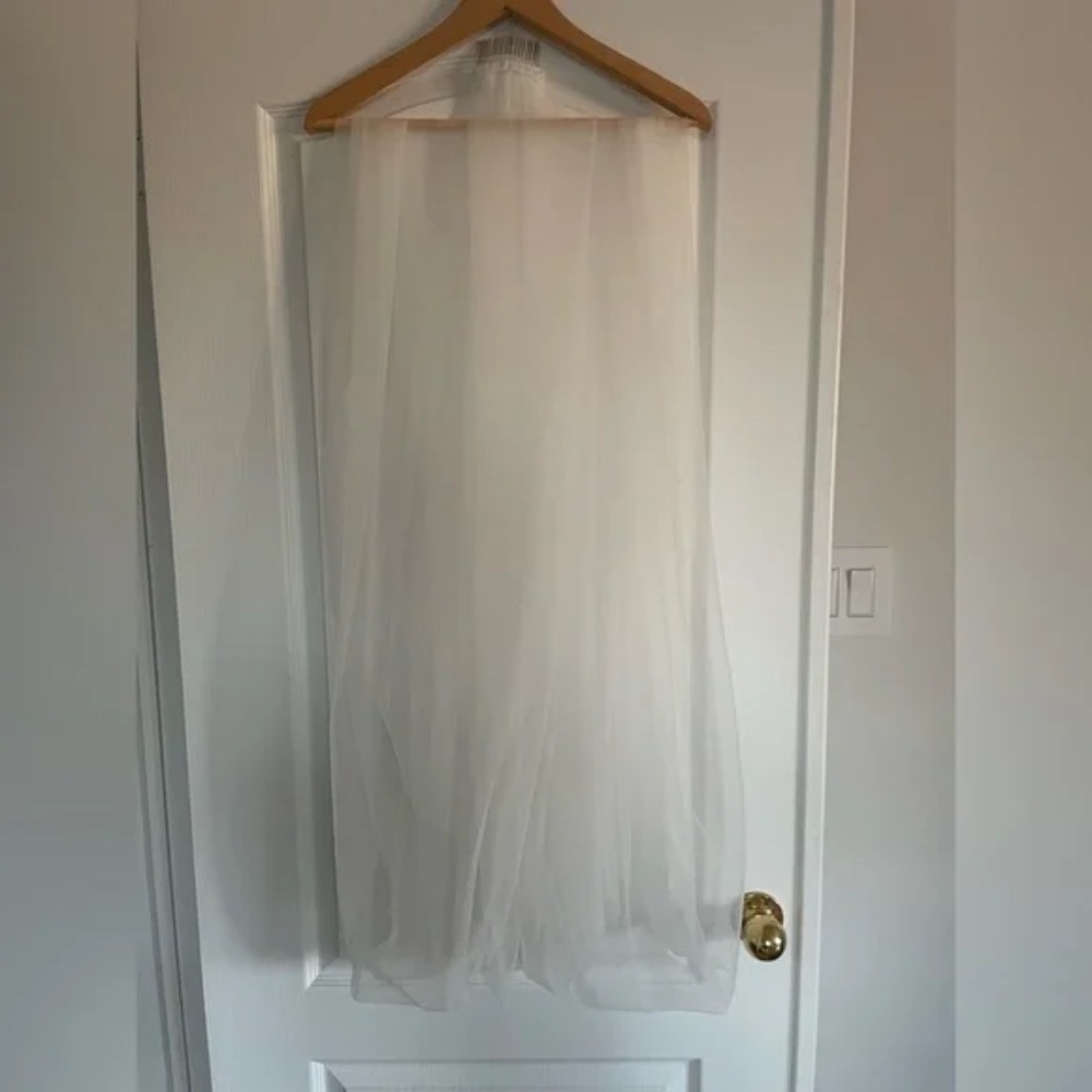 Designer Ivory Cathedral Wedding Veil - Picture 2 of 7